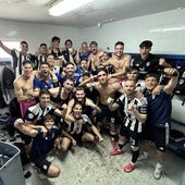 Alegría blanquinegra en el vestuario tras el triunfo agónico frente al Trujillo.