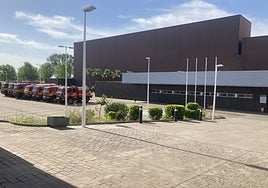 Camiones de la UME en las instalaciones de Ifeme, cedidas por el Ayuntamiento de Mérida.