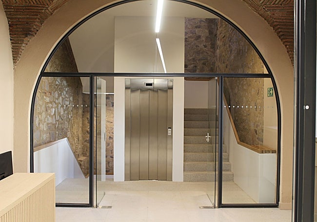 Se ha instalado un nuevo ascensor en esta zona del museo.