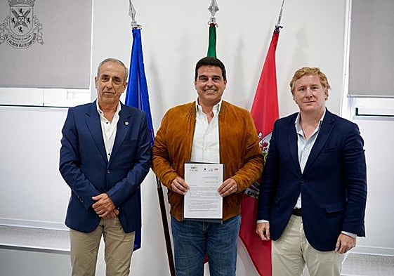 El alcalde de Campomayor, en el centro, preside la eurociudad.