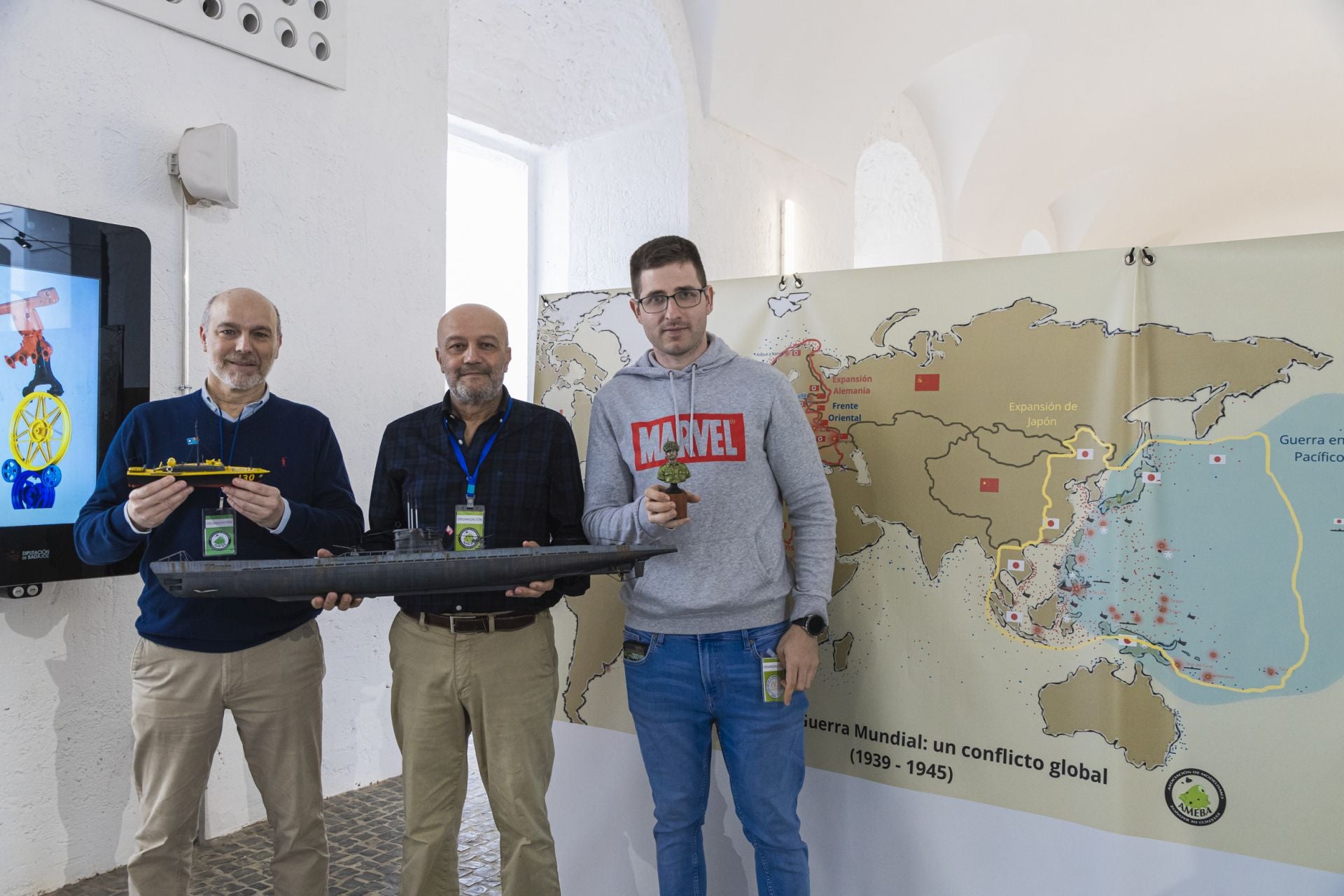 La asociación de modelistas de Badajoz recrea 307 maquetas bélicas