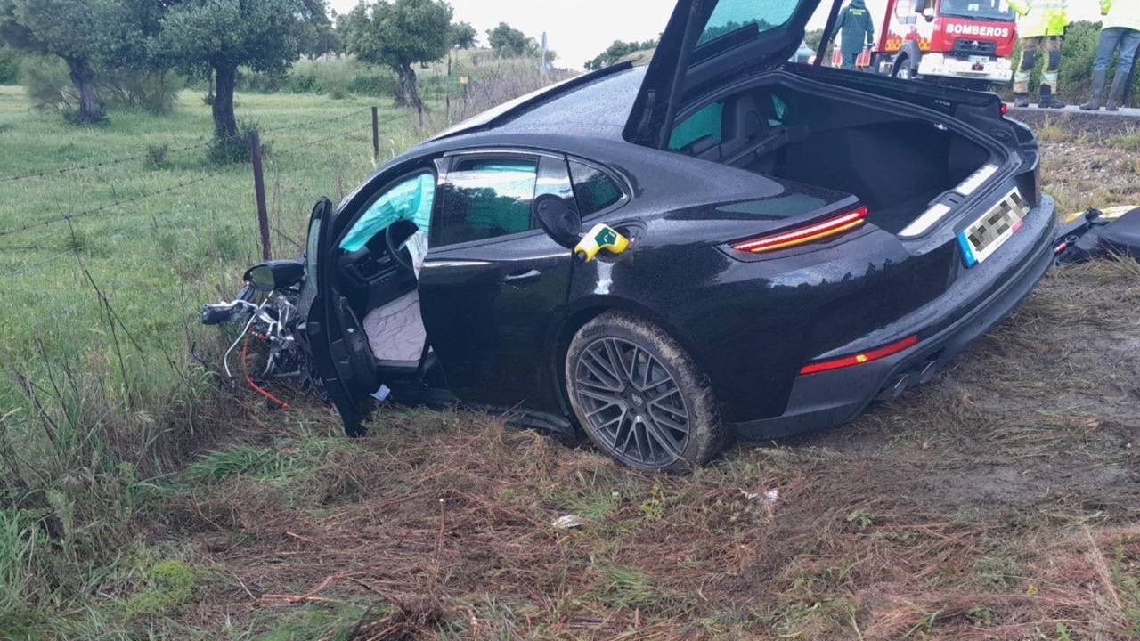 Fotos | Así han quedado los vehículos tras el accidente mortal en Plasencia