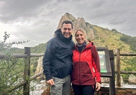 Moreno Bonilla y Guardiola posan delante de el Salto del Gitano.