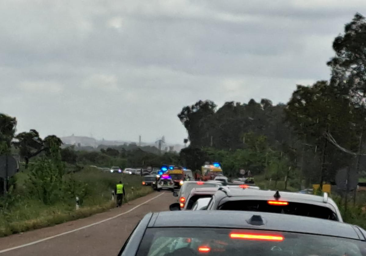 Ingresan en la UCI los dos heridos por el choque en la carretera de Olivenza