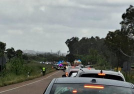 El accidente en la carretera de Olivenza, cerca de Badajoz, ha provocado retenciones.