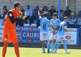 Alegría celeste tras el tanto de Mancha frente al Sanse.