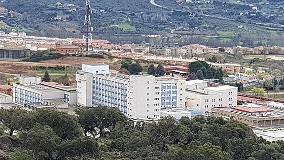 Dos jóvenes heridos tras una salida de vía cerca de Carcaboso
