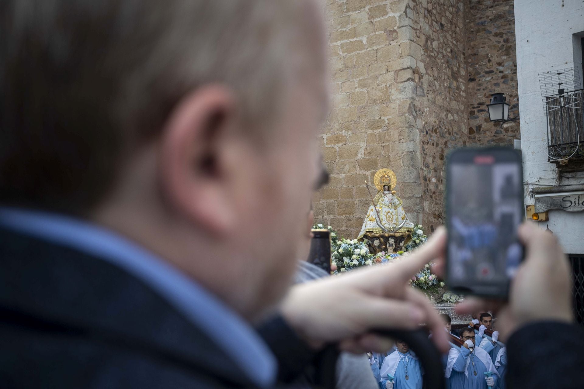 El regreso de la patrona de Cáceres a su santuario, en imágenes