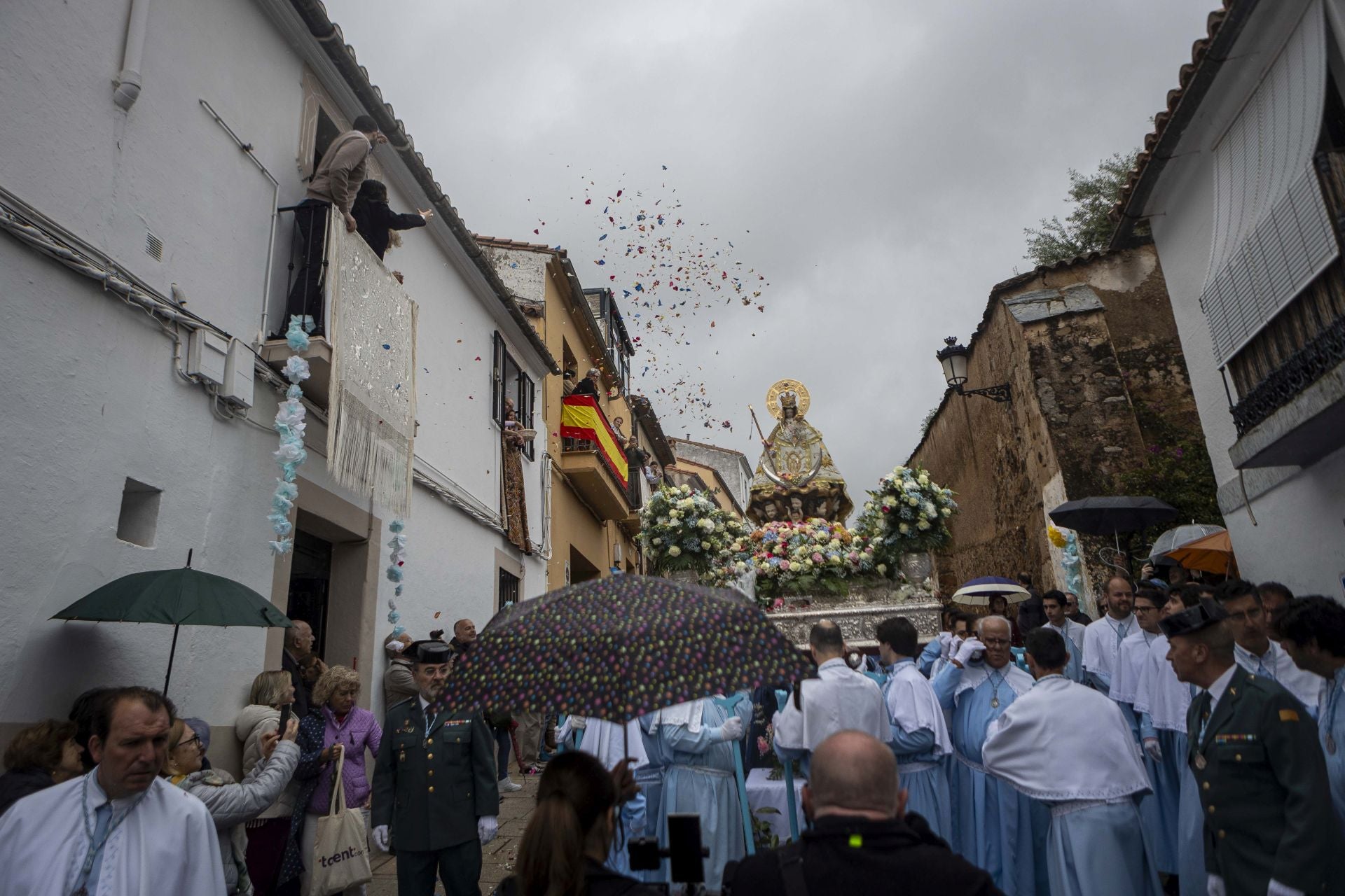 El regreso de la patrona de Cáceres a su santuario, en imágenes