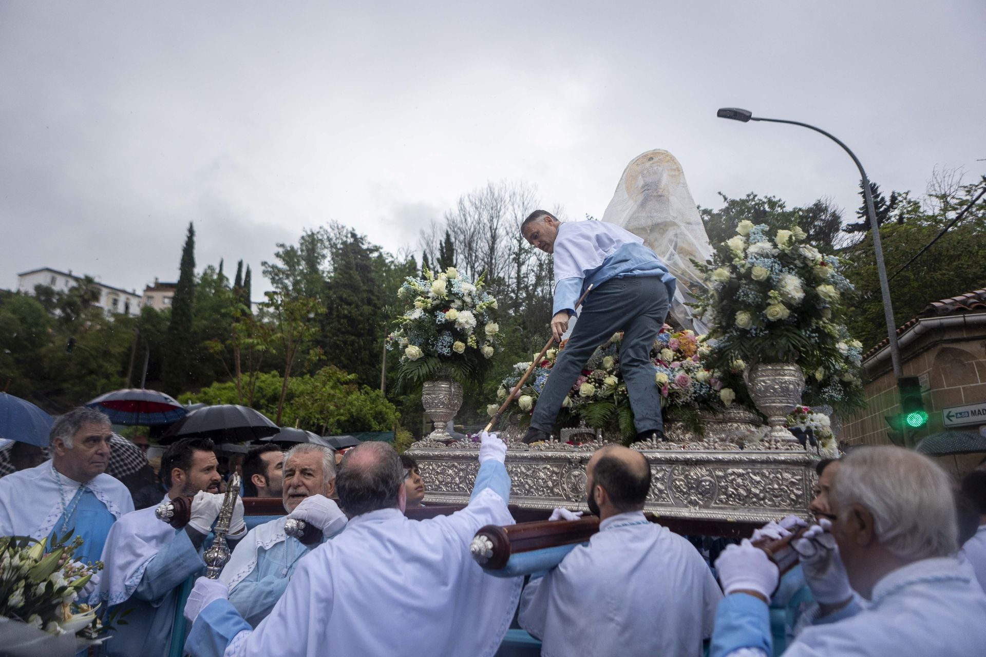El regreso de la patrona de Cáceres a su santuario, en imágenes