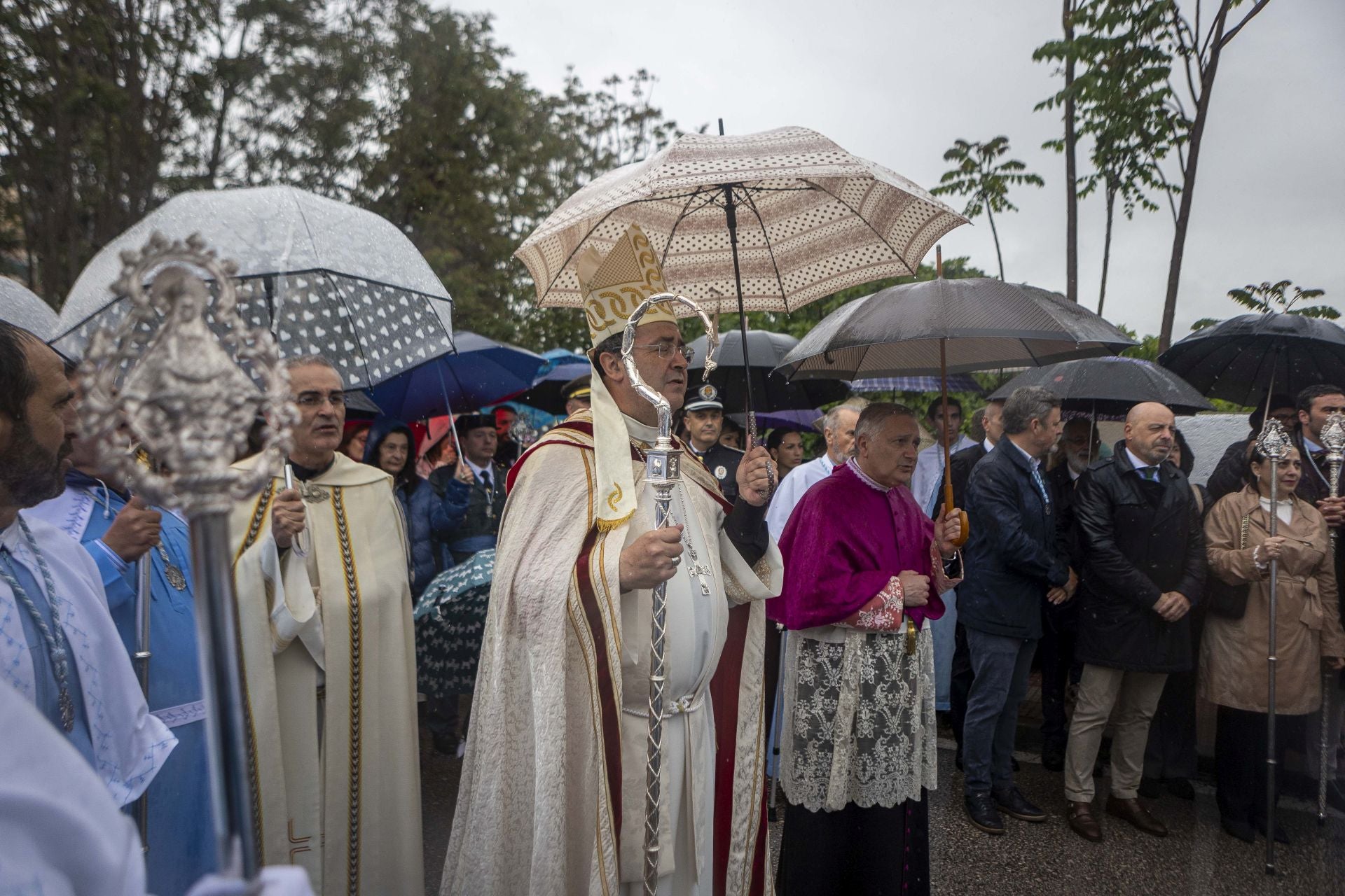El regreso de la patrona de Cáceres a su santuario, en imágenes