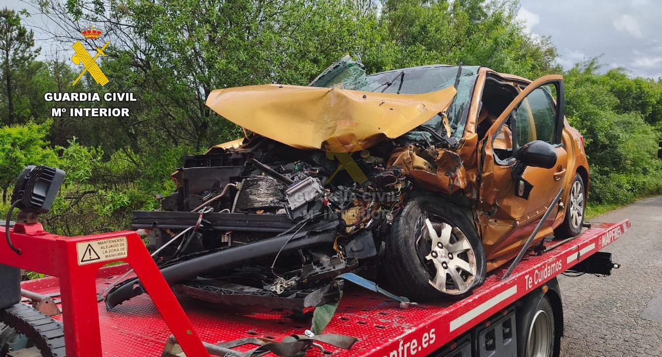 Fotos | Así han quedado los vehículo tras el choque frontal en Talayuela