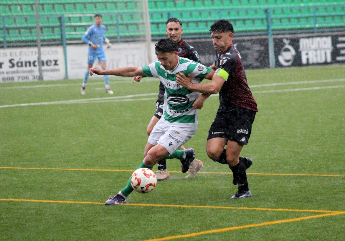 El Azuaga se aferra a la segunda plaza con una goleada