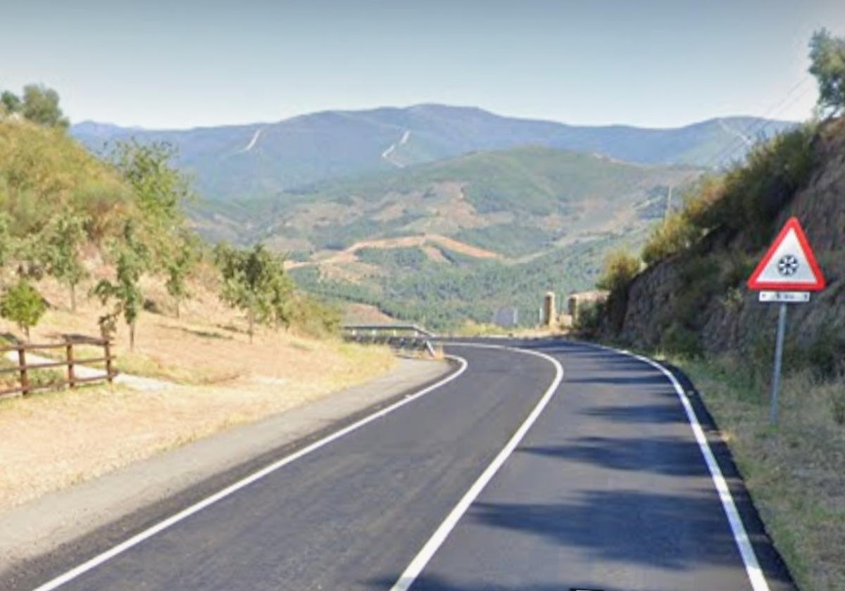 En estado «grave» una conductora tras sufrir una colisión frontal en la CC-201 a la altura de Casar de Palomero