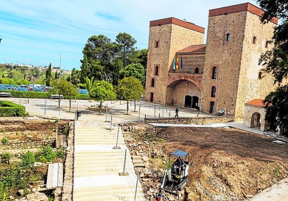 Estado actual de la Alcazaba que visita este jueves el Rey Felipe VI.
