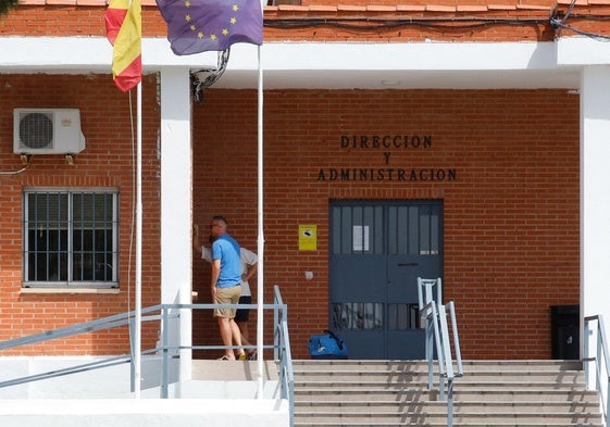 Imagen de archivo de la entrada a la cárcel de Cáceres.