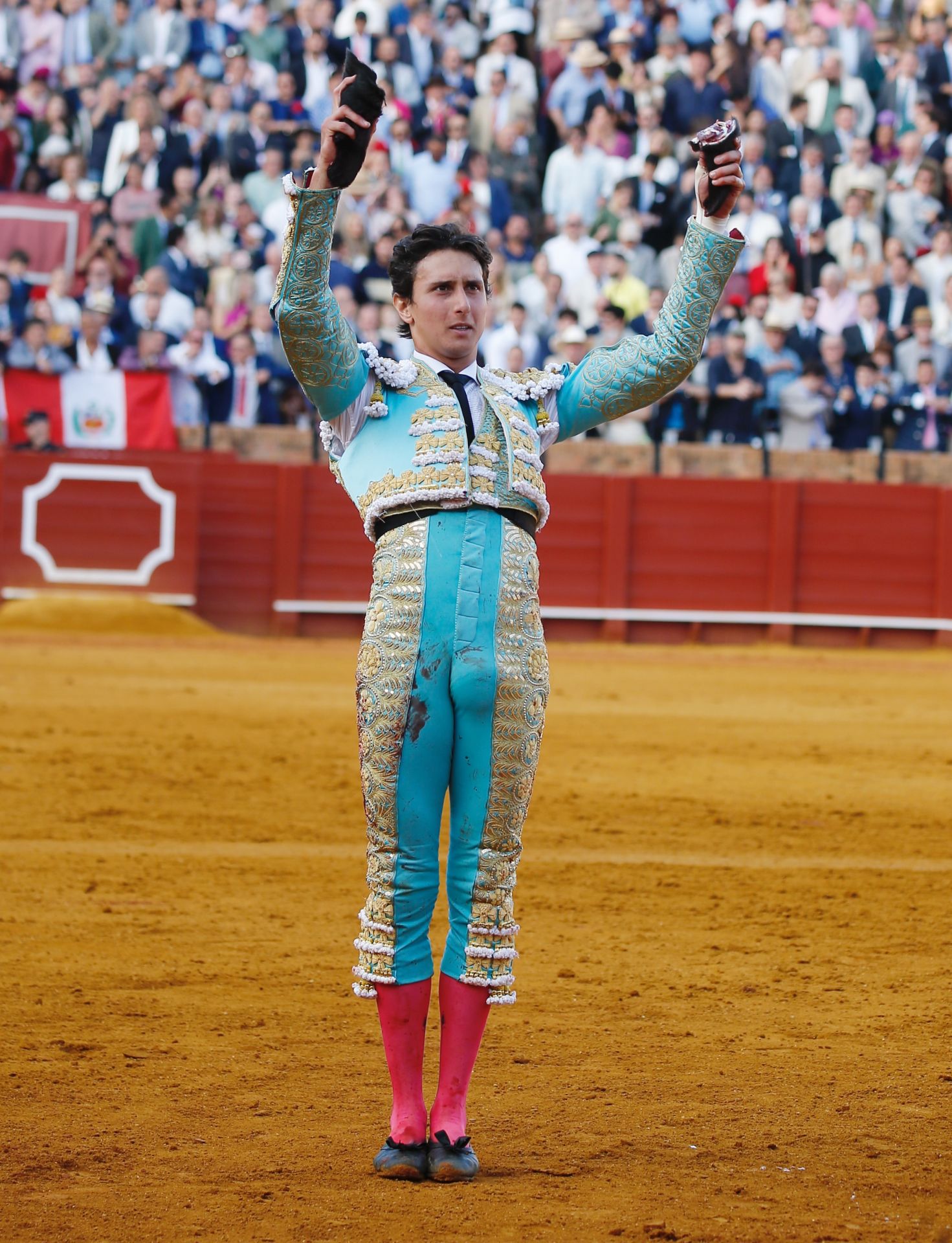 Las mejores imágenes del festejo con Perera, Roca Rey y Juan Ortega