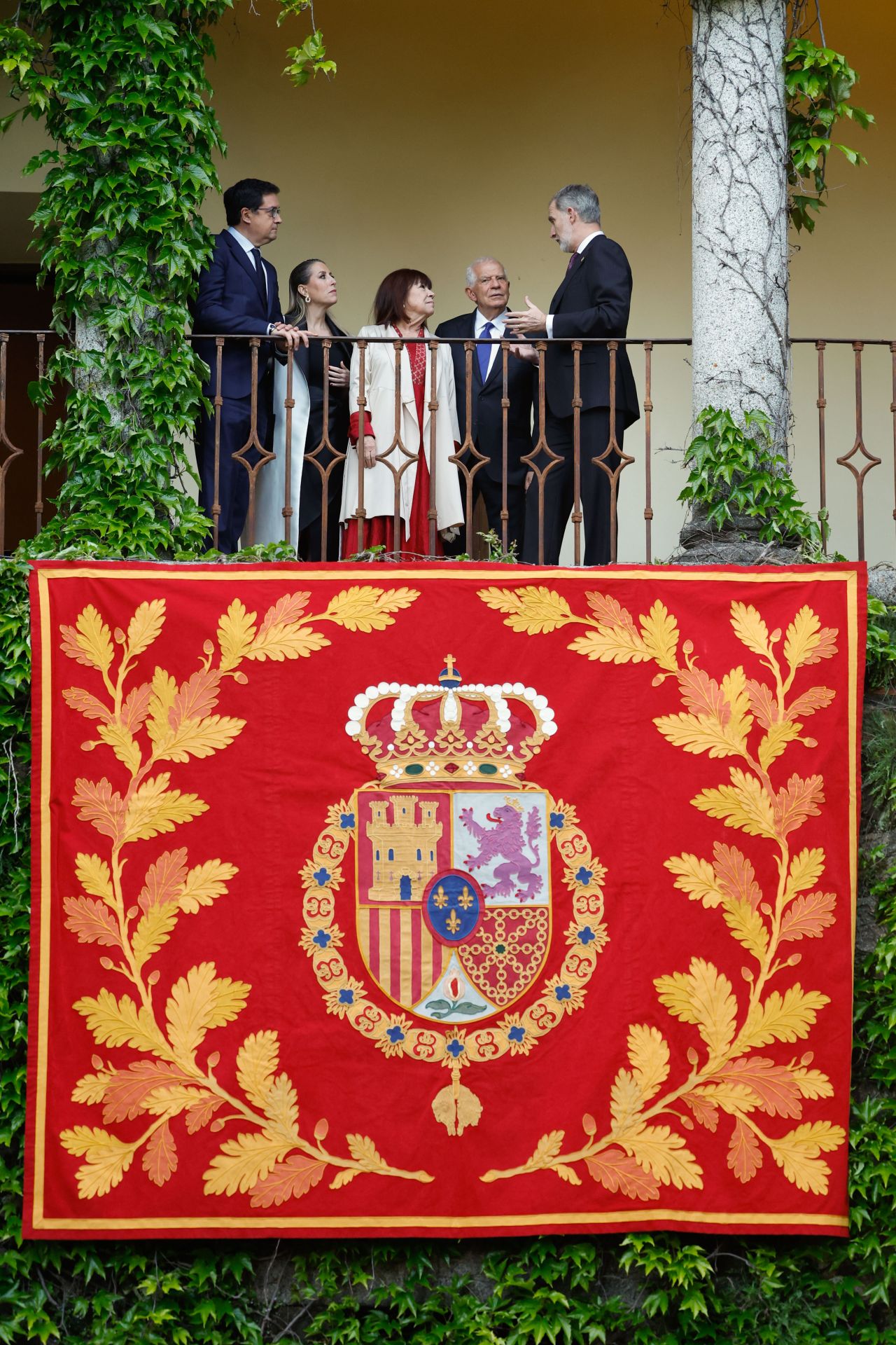 Fotos | Felipe VI preside la entrega del Premio Carlos Yuste a Josep Borrell