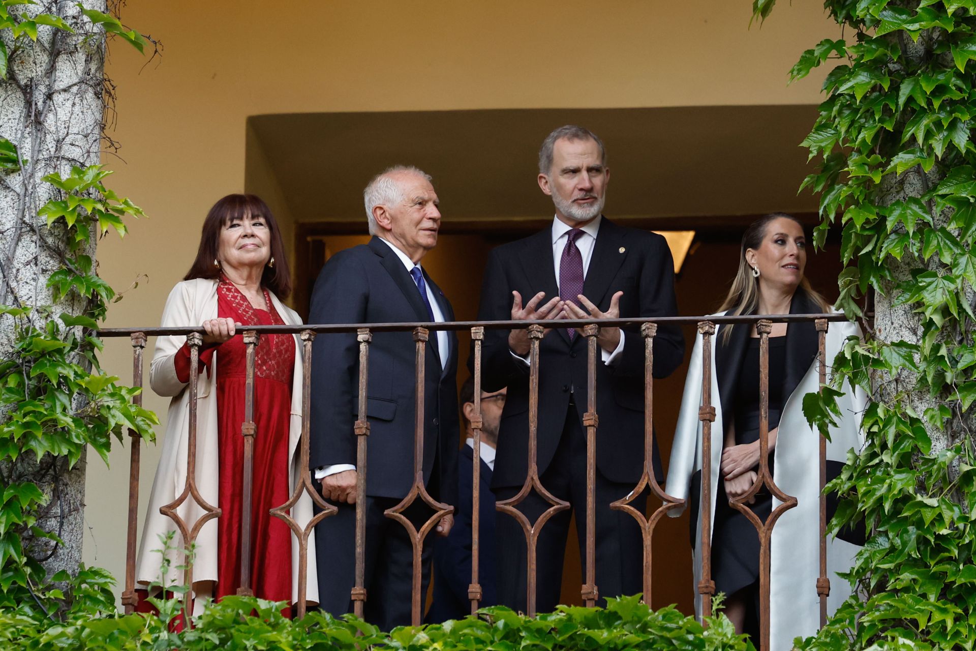 Fotos | Felipe VI preside la entrega del Premio Carlos Yuste a Josep Borrell