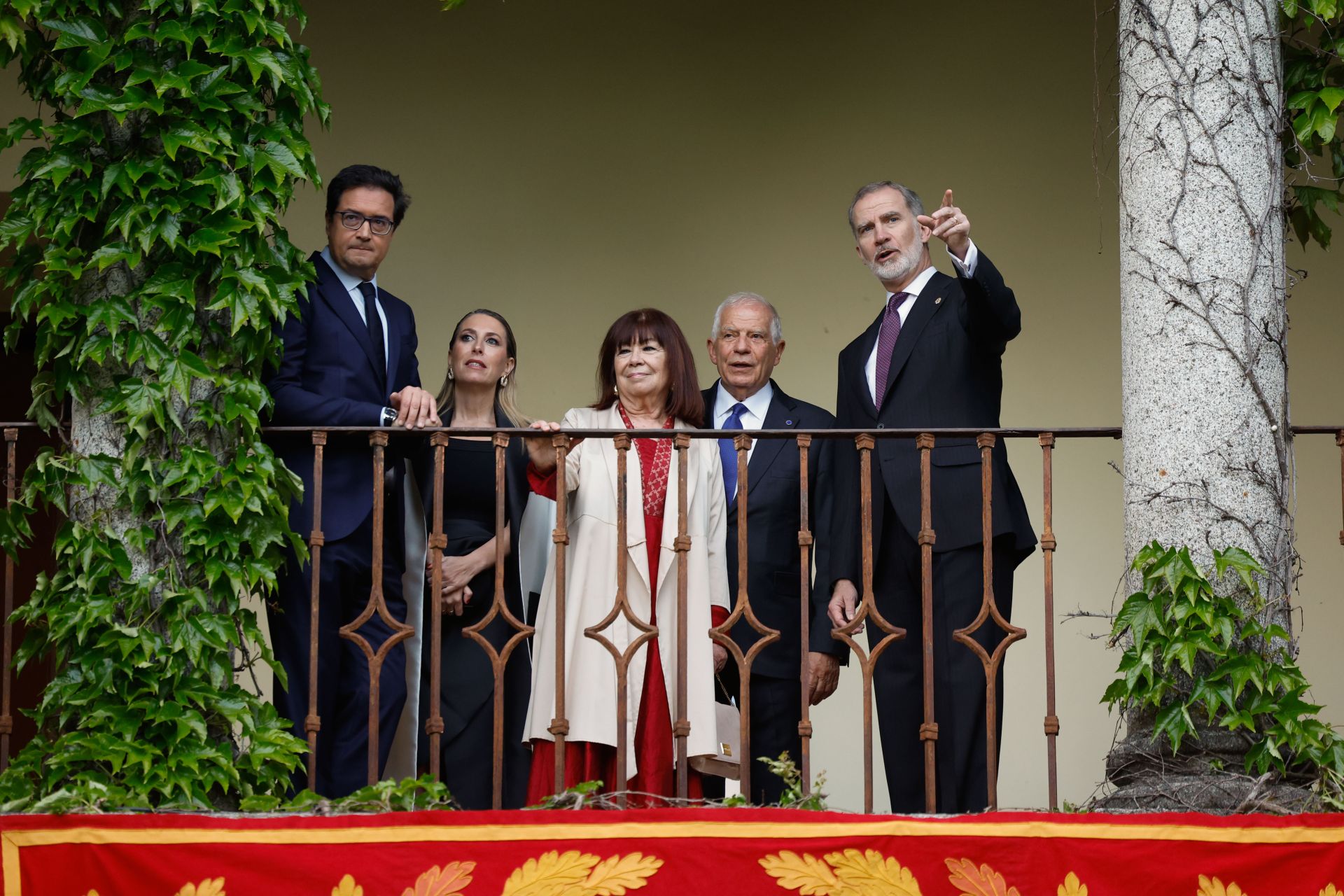 Fotos | Felipe VI preside la entrega del Premio Carlos Yuste a Josep Borrell