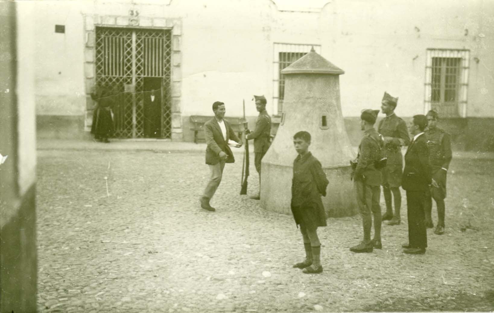Acceso a la antigua cárcel de Badajoz, donde confesaron.