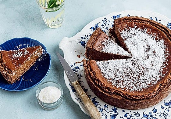 Flan cremoso de chocolate con coco