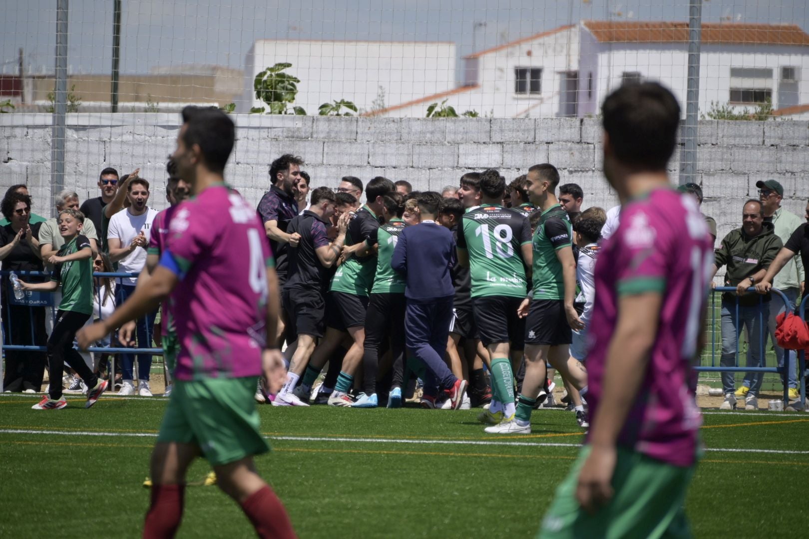Fotos | Así se ha vivido el ascenso del Gévora a Tercera