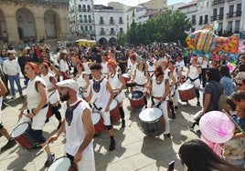 Womad Cáceres 2025 se despide a ritmo de batucada