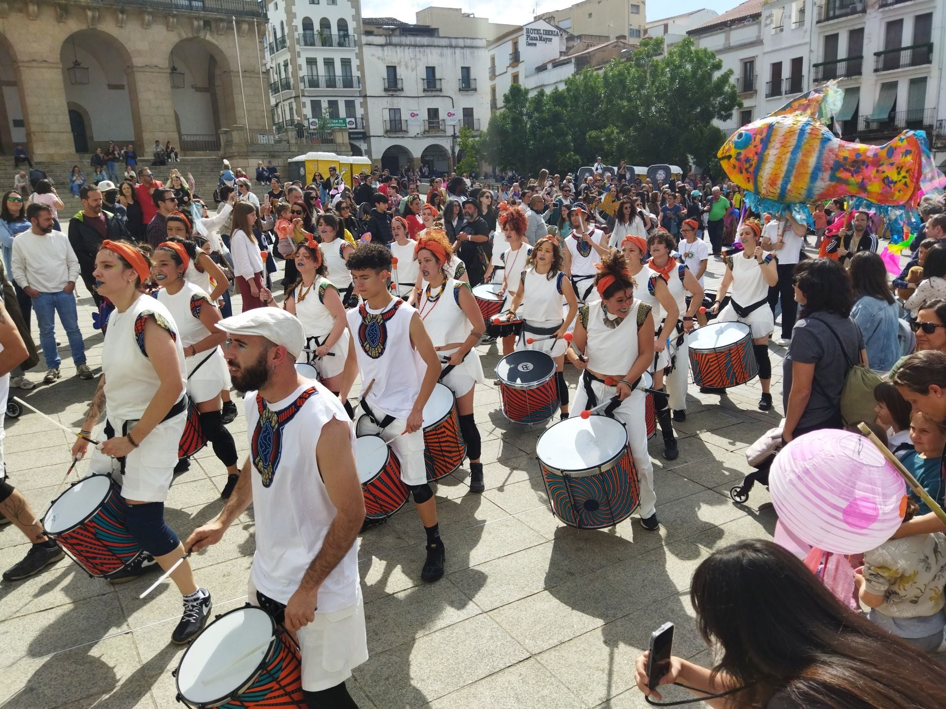 Womad Cáceres 2025 se despide a ritmo de batucada