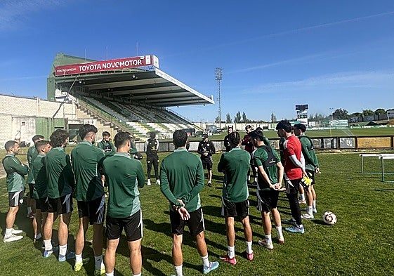 Conjura verdiblanca de cara a la vuelta ante el Ávila.