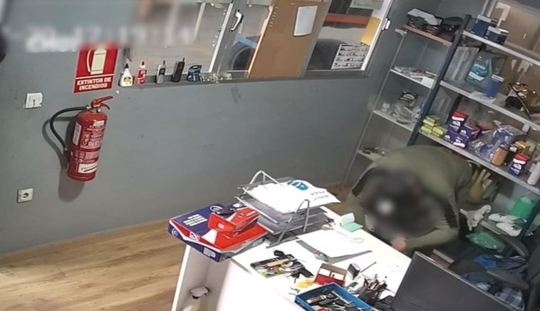 Detenido un hombre por robar más de 2.000 euros en dos talleres mecánicos de Extremadura