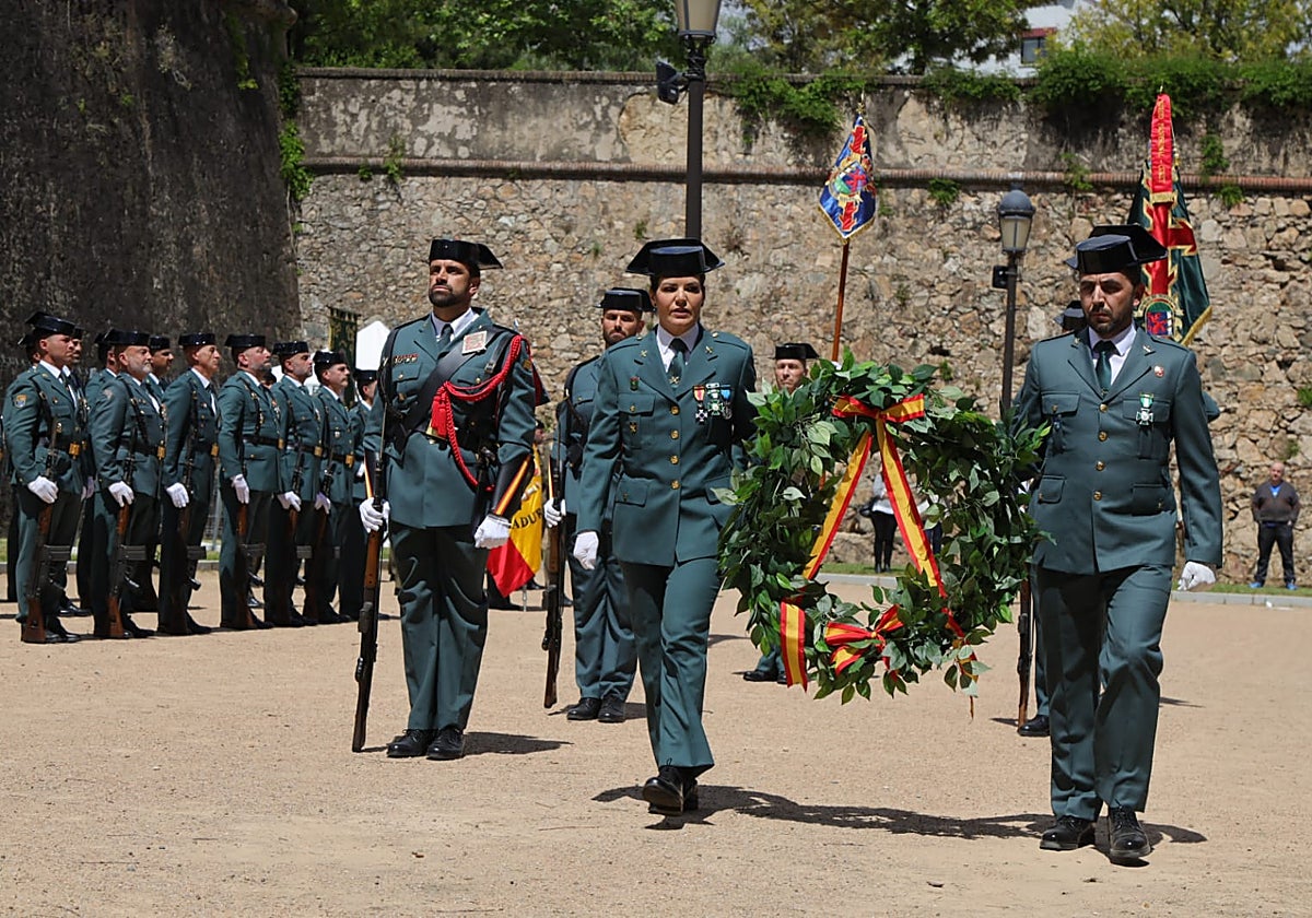 El acto castrense ha concluido con el homenaje a los compañeros caídos.