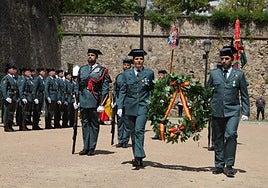 El acto castrense ha concluido con el homenaje a los compañeros caídos.