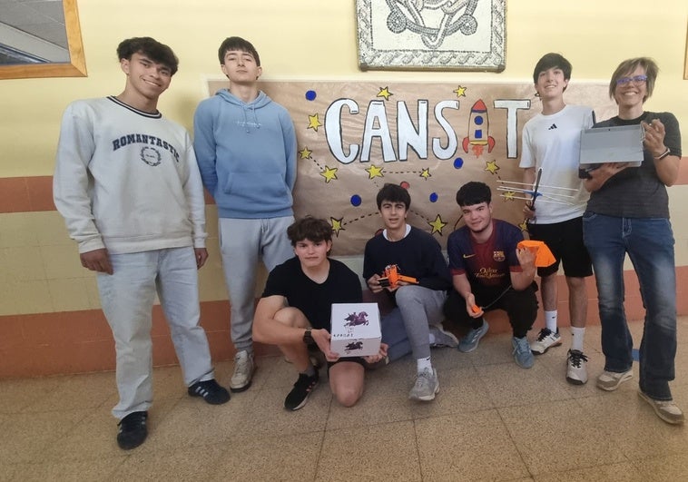 Alumnos de Mérida son premiados por la Agencia Especial Europea por su diseño de satélite