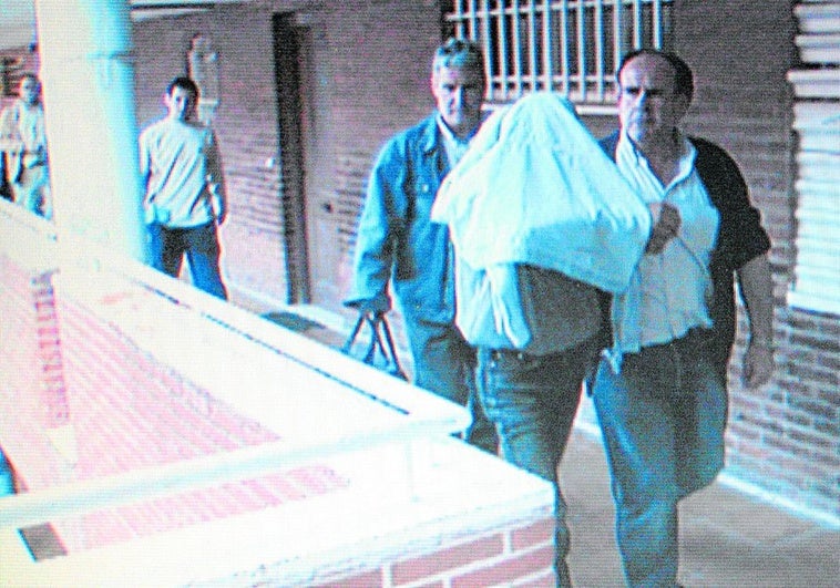 Emparedada en su propia casa