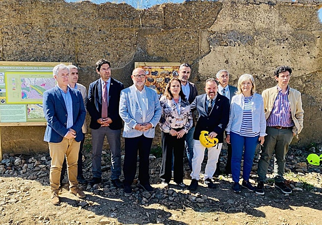 Autoridades e invitados a la inauguración de la mina el pasado viernes.