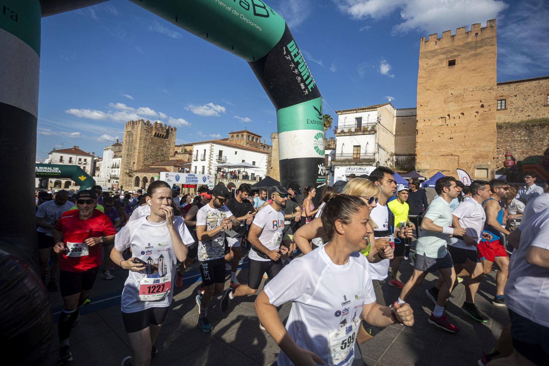 Las mejores fotos de la media maratón de Cáceres con récord de participación