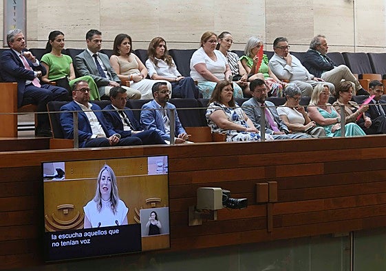 Gallardo sigue el debate del estado de la región del año pasado desde la zona de invitados.