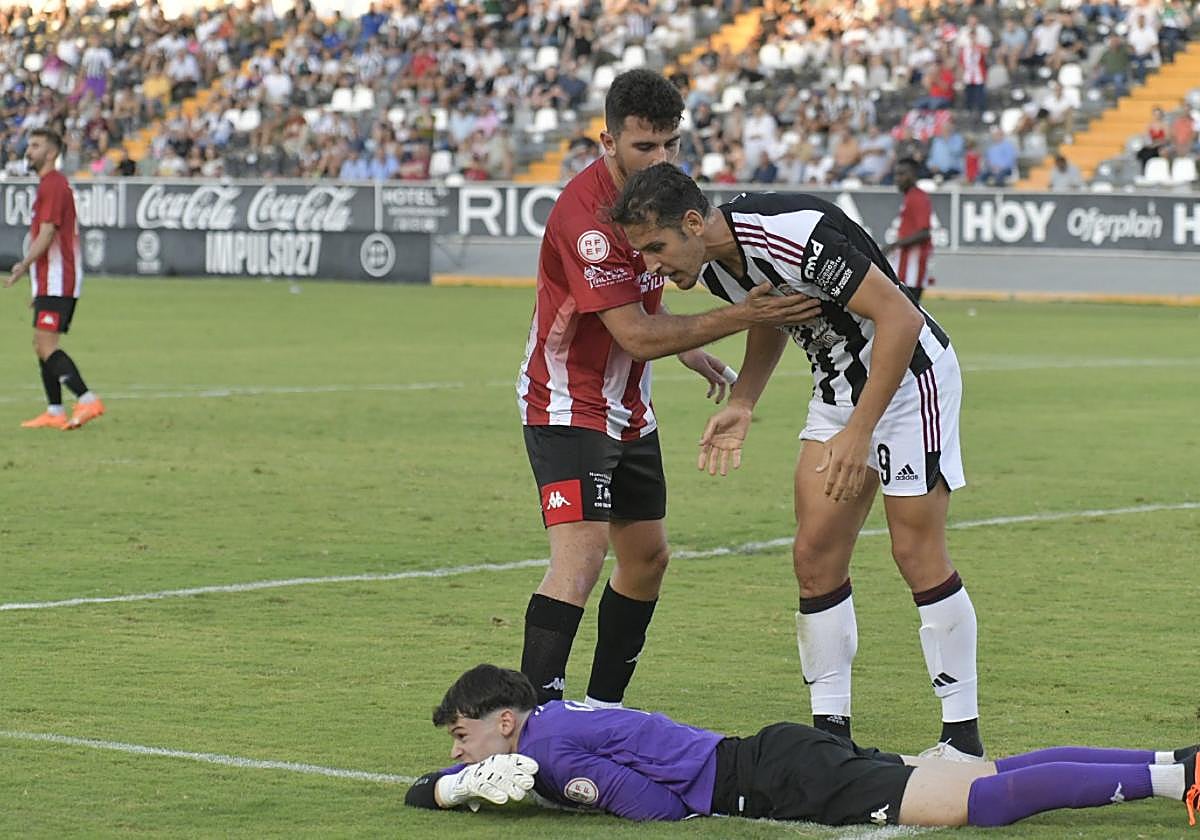 Álex Alegría recrimina una acción a Jaime en la primera vuelta.