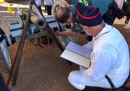 La Guardia Civil inspecciona el uso de armas y explosivos en la recreación histórica de la Batalla de La Albuera