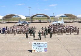 Alumnos e instructores del Ala 23 de Talavera.