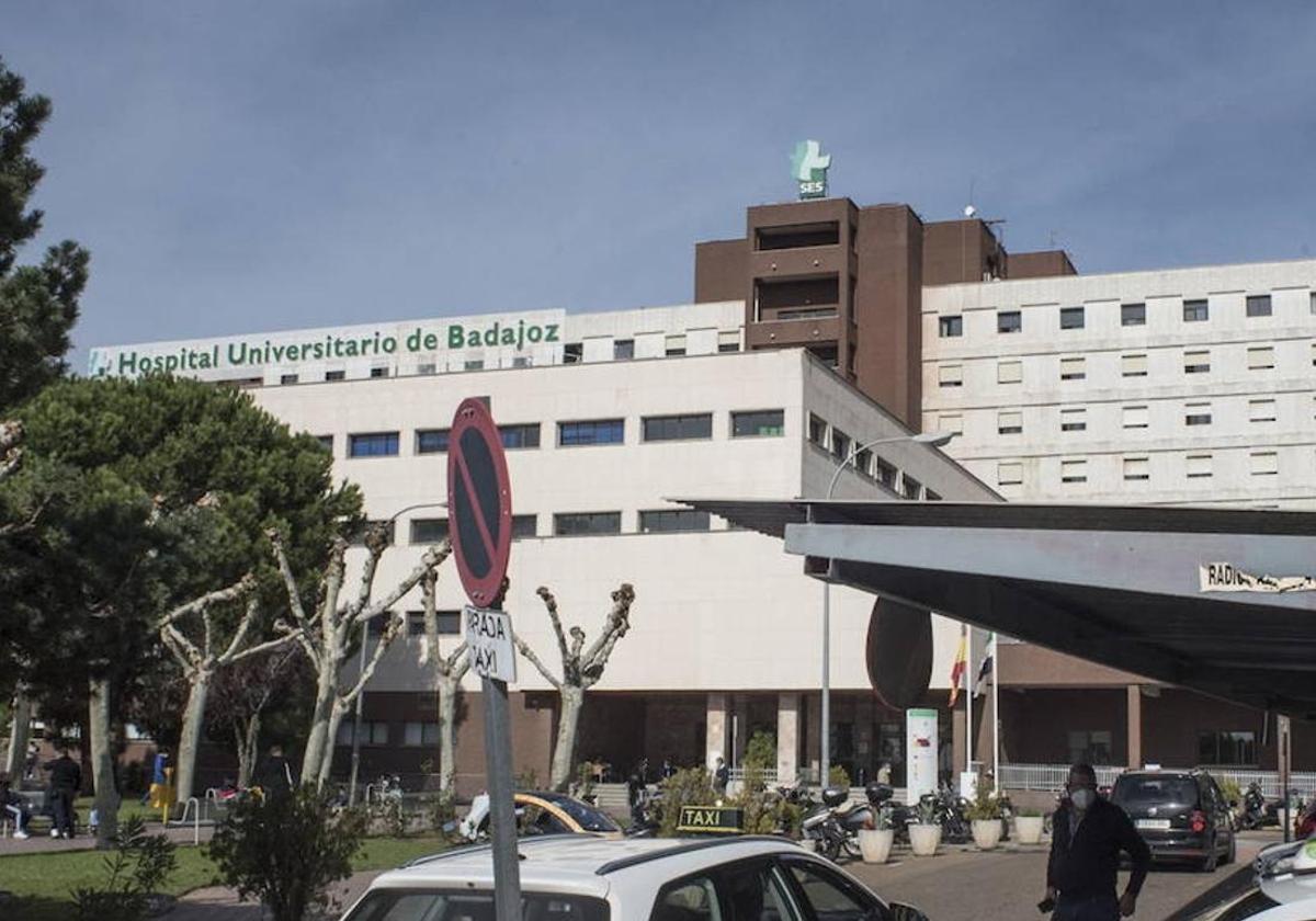 Un hombre y una mujer resultan heridos en una salida de vía en Oliva de la Frontera