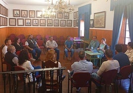 Reunión de alcaldes de la Mancomunidad Rivera de Fresnedosa en el Ayuntamiento de Torrejoncillo.