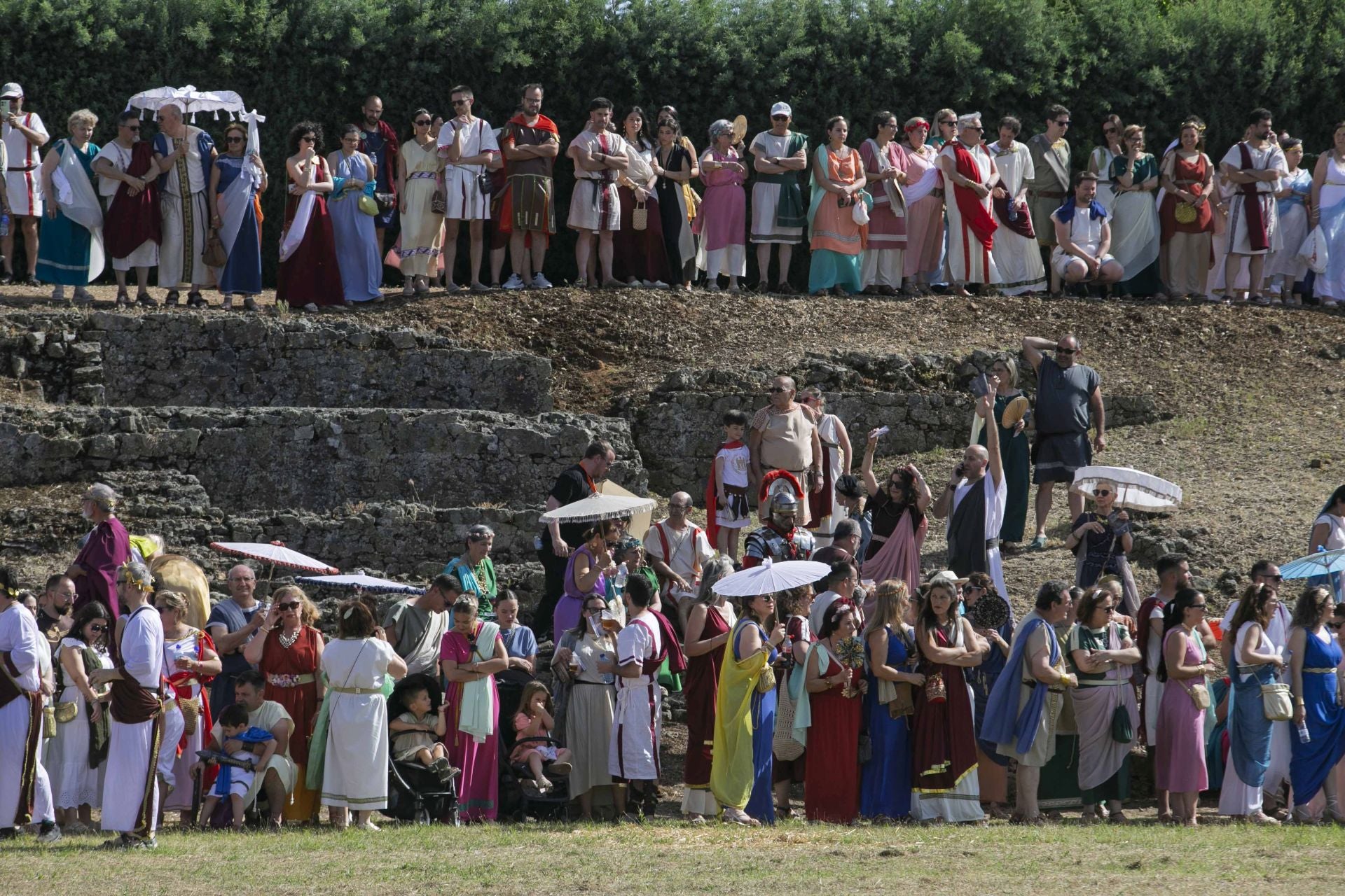 La carrera de cuadrigas desborda de público el Circo Romano