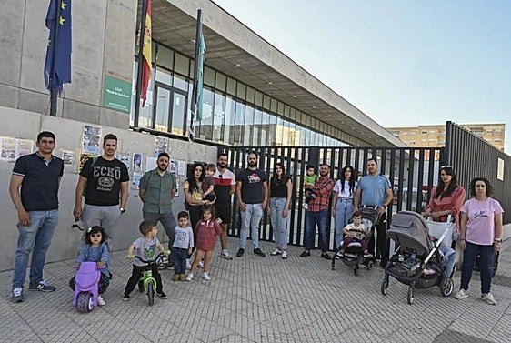 Las familias de los niños que el curso pasado se quedaron sin plaza en la primera resolución.