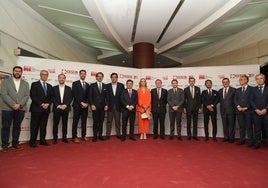 Los premiados y las autoridades asistentes a la gala, de la que fue madrina la infanta Elena, en el centro.