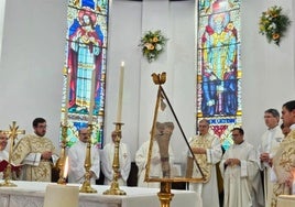 La reliquia ha ocupado un lugar destacado en el altar de la Capilla Mayor del Seminario durante la celebración de la eucaristía este jueves, 22 de mayo.