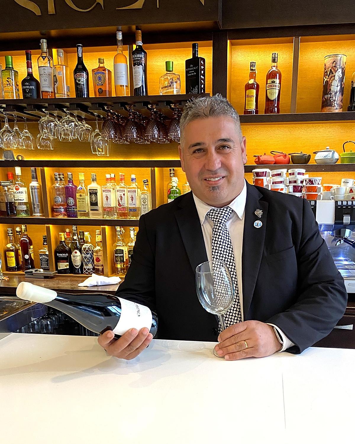 Ángel Martín, en el restaurante del hotel Don Manuel de Cáceres.