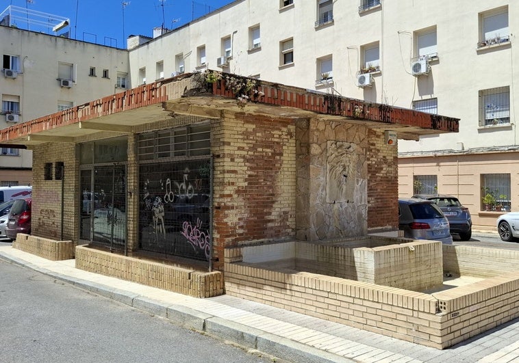 El quiosco La Pajarera de Badajoz sigue abandonado un año después de que fuera okupado