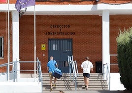 Imagen de archivo de la entrada a la cárcel de Cáceres.